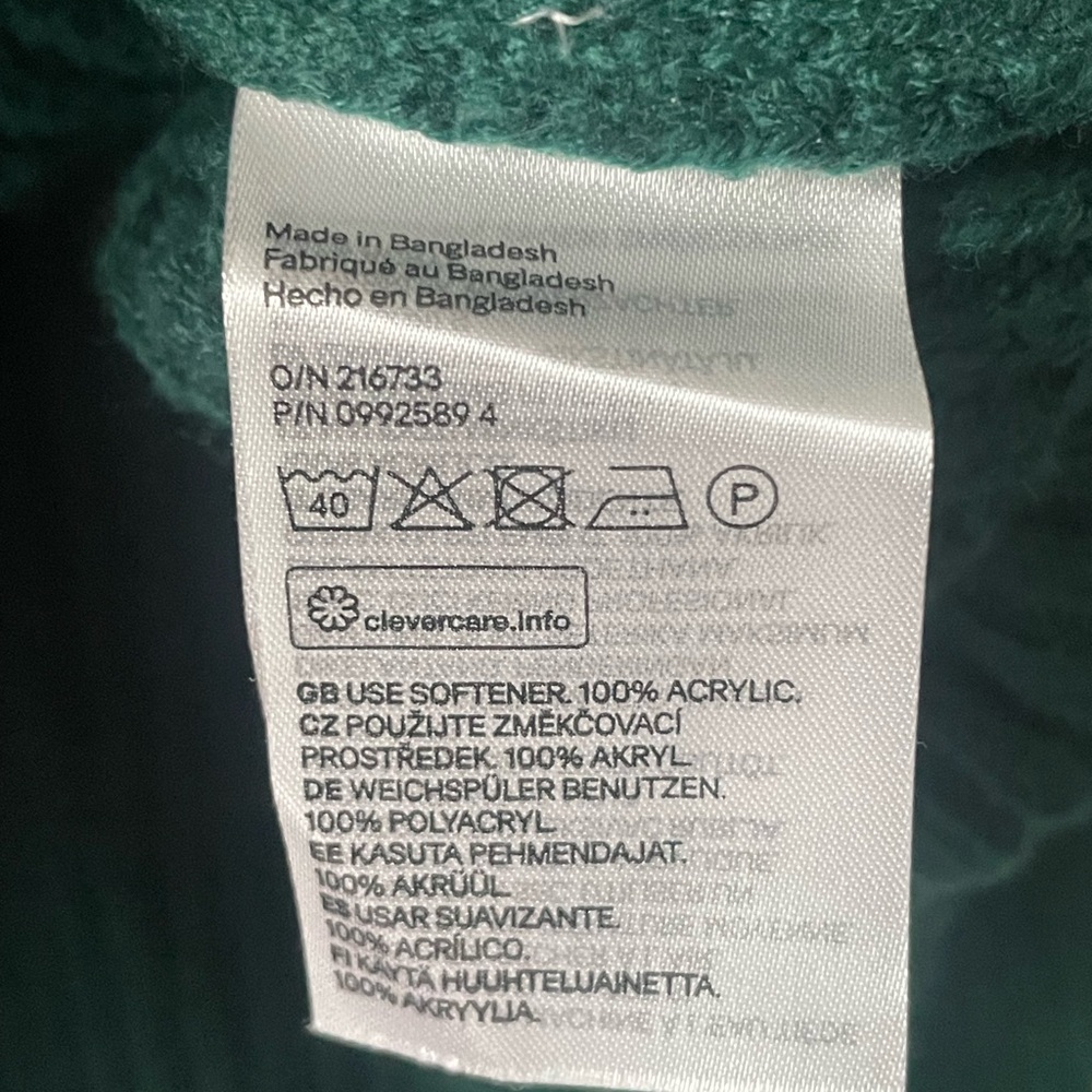 H&M Forest Green V-Neck Sweater with Ivory Accents - Picture 5 of 6